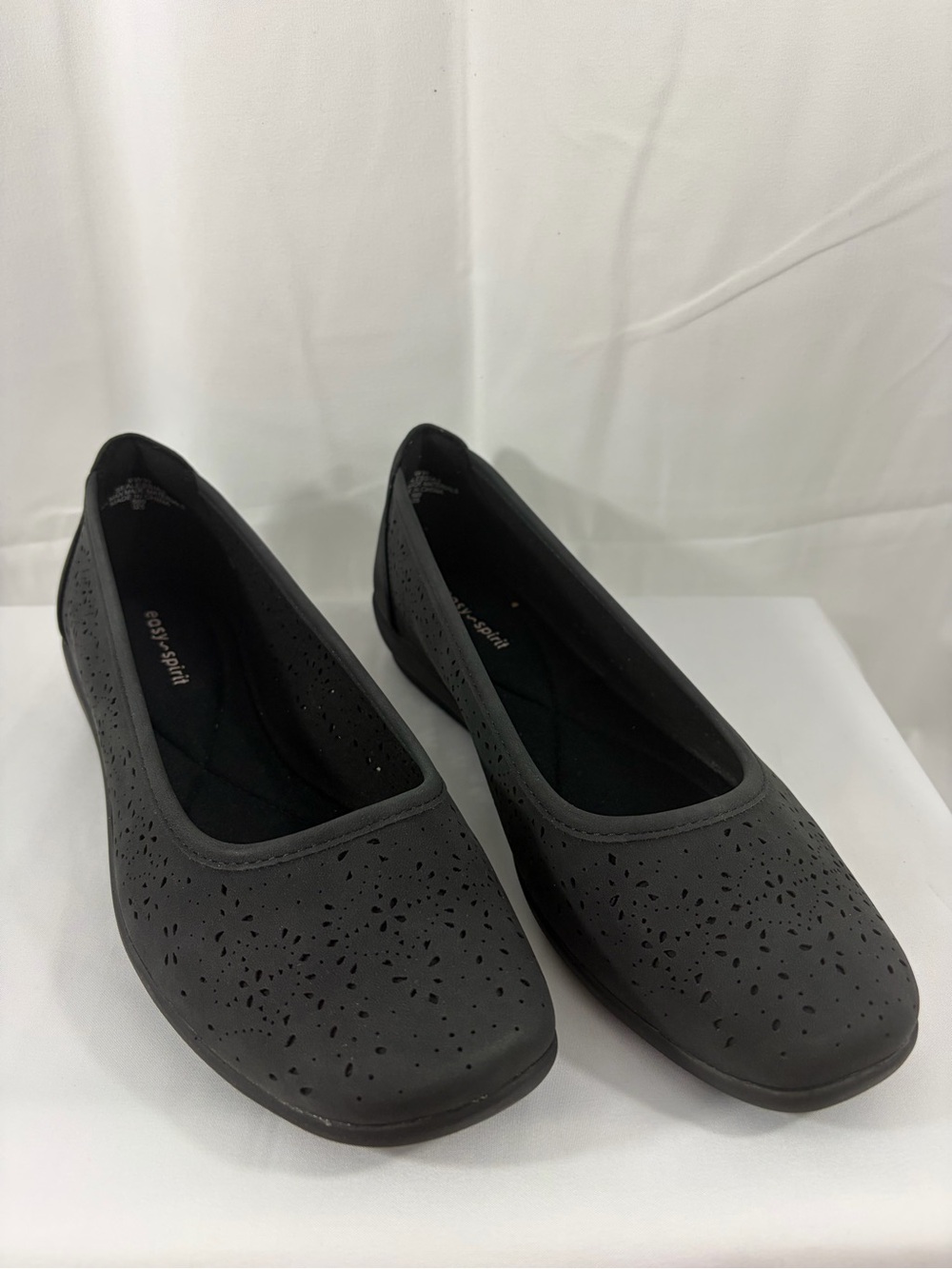 NWT Easy Spirit Women’s Size 9W Black Perforated Slip-On Flats
